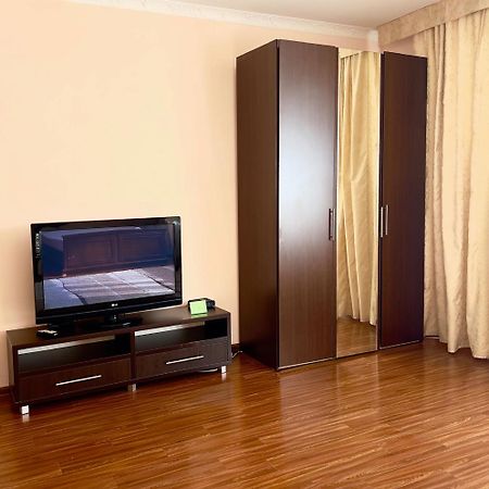 7 Очень Теплая Возле Байтерека Квартира Для 1-4 Человек Astana Exterior photo