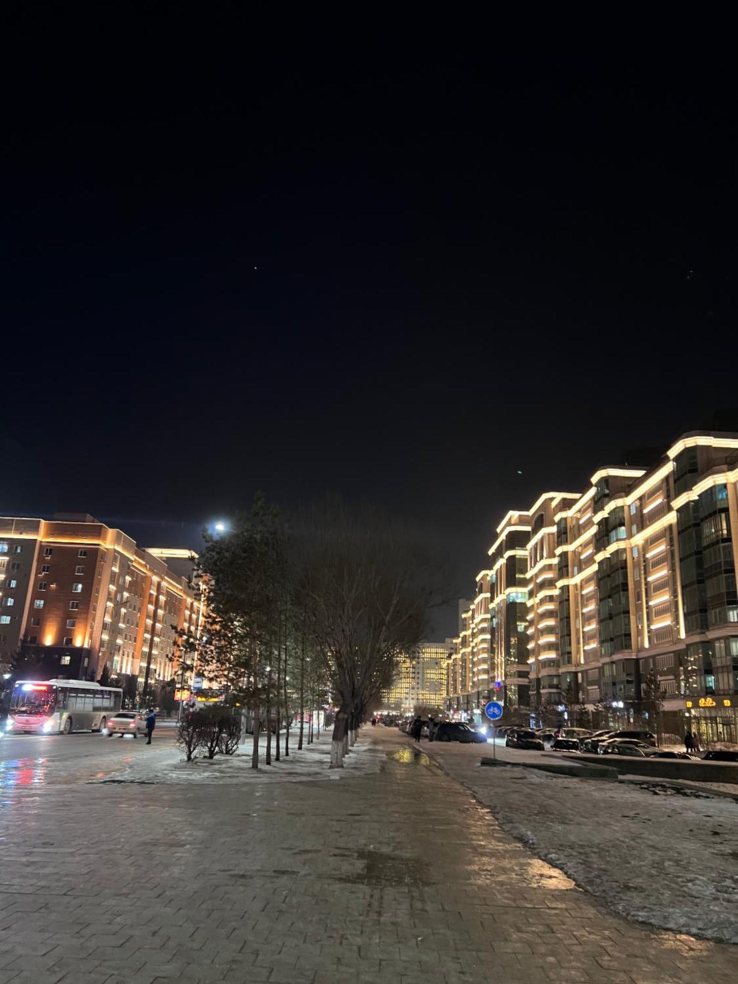 7 Очень Теплая Возле Байтерека Квартира Для 1-4 Человек Astana Exterior photo